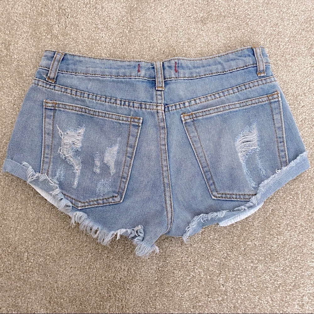 ✖️SOLD✖️ SIGNATURE8 Distressed Cut Off Shorts - Picture 2 of 6